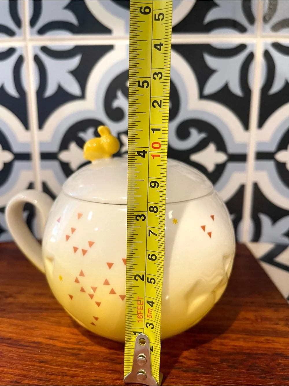 STARBUCKS 2015 Round Lidded BUNNY Tea Cup 12oz White Yellow Triangles Stars RARE